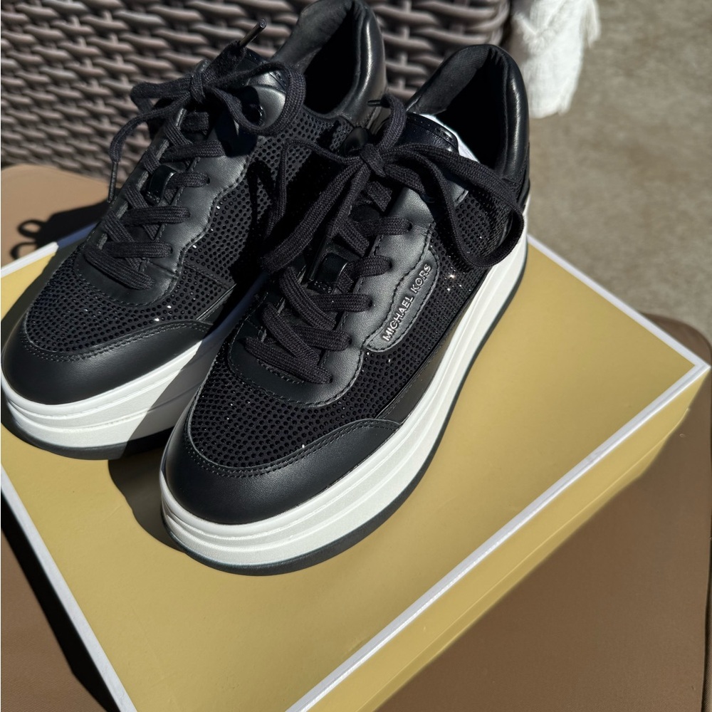 ⚜️MICHAEL KORS WOMEN’S HAYES EMBELLISHED PLATFORM SNEAKERS NEW IN BOX Size 8.5⚜️ - Picture 11 of 15
